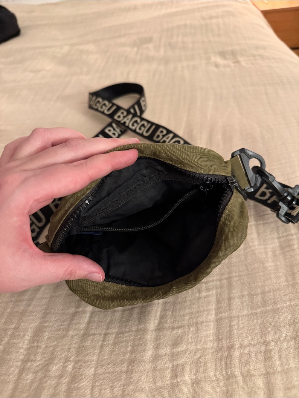 BAGGU Olive Green Crossbody Bag - Picture 2 of 3